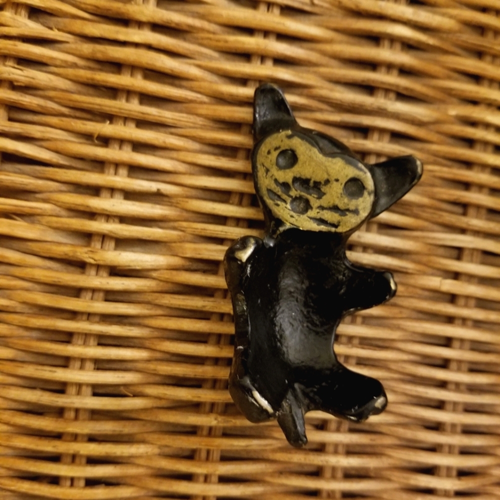 Vintage Walter bosse laying kitty cat